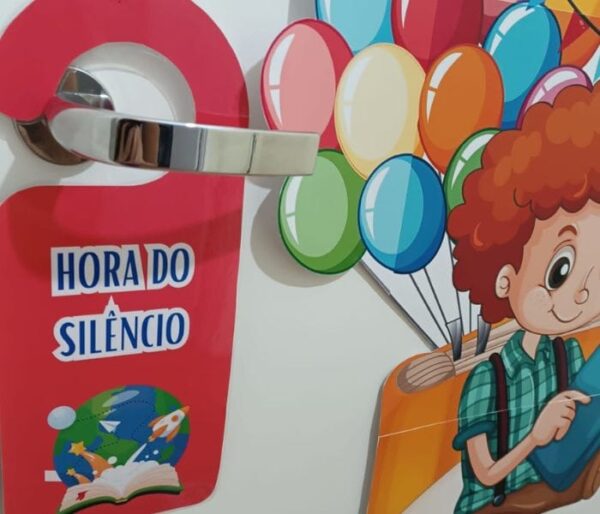 Decoração de porta biblioteca - Imagem 5