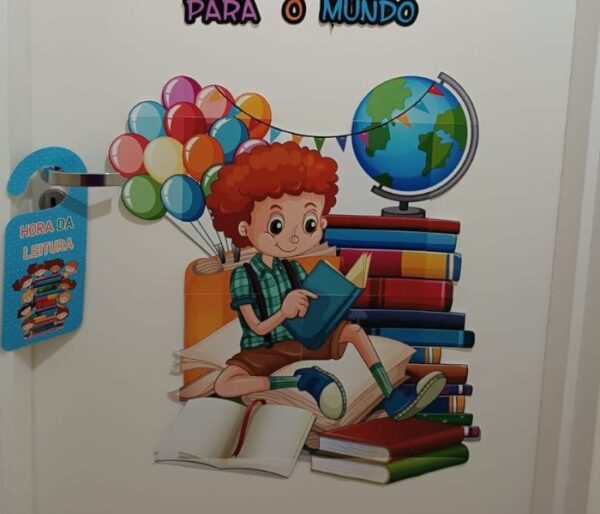 Decoração de porta biblioteca - Imagem 3