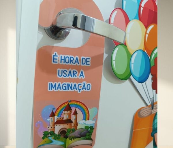 Decoração de porta biblioteca - Imagem 4